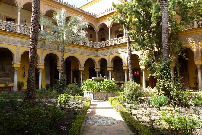Las Dueñas Palace Guided Tour in Seville with Entrance Included - The Palacio de las Dueñas: more than a pretty stop in Seville