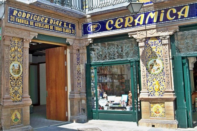 Legends of Triana Walking Tour in Spanish - Meet your guide and the small-group feel (max 15)