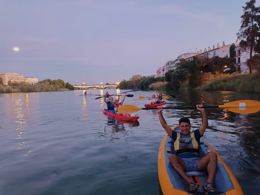 Night Kayak: Historic Seville, Triana and La Cartuja - The first 5 minutes: learning to paddle without drama