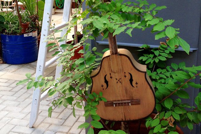 Off the Beaten Path: Seville Urban Walking Tour - Santa Cruz’s Narrow Lanes: Former Jewish Quarter, Real-World Walking