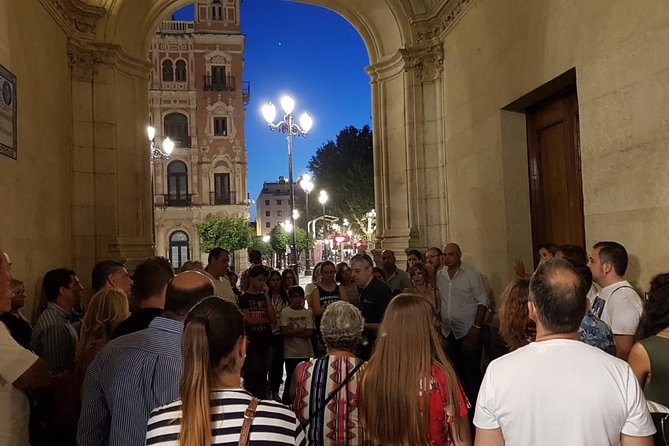 Paranormal Seville Tour in Spanish - Guide quality: what to expect from the people behind the stories