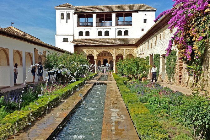 Private Granada Day Trip including Alhambra and Generalife from Seville - Free time in Granada: how to use it without losing the day