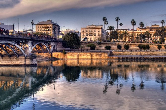 Private Horse Carriage Ride and Walking Tour of Seville - Giralda, Torre del Oro, and Plaza Mayor: switching gears on foot