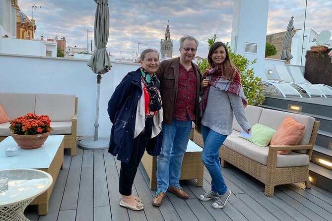 Private personalized Seville street tour of 2.5 hours - Jewish Quarter streets and San Telmo Palace: life around the big names
