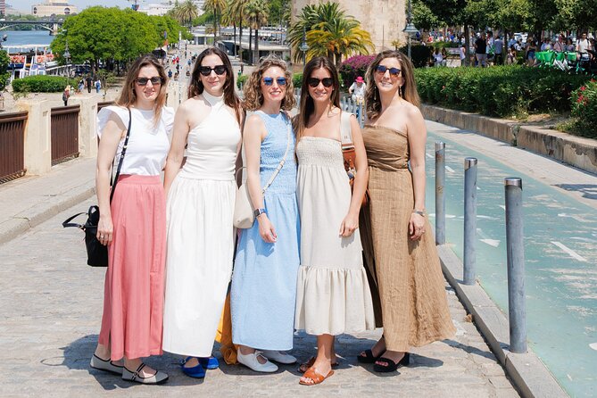 Private Photo Shoot in Seville : Cathedral + Santa Cruz Quarter - Barrio Santa Cruz: Calle Agua, Calle Vida, and Candid Courtyard Energy