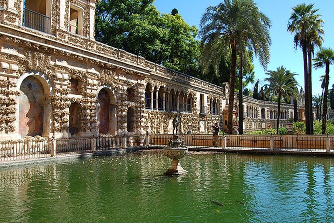 Private Sevilla Tour for families with children and teens... - Parque de Maria Luisa by horse carriage: the fun part that’s also structured