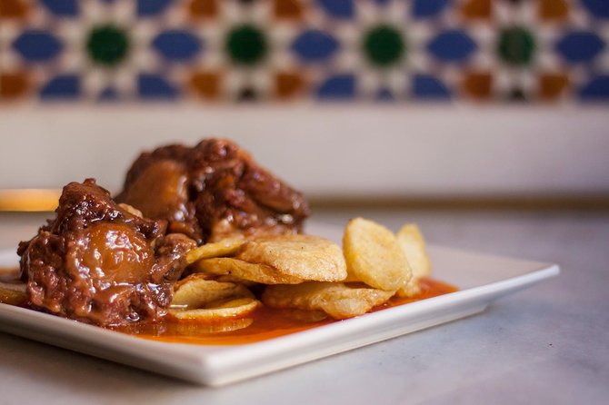 Private Seville Historical Food Tour of 15+ Tasty Hidden Gems - What you actually eat and drink (and why it works)
