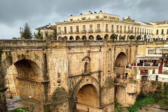 Private Tour from Seville to Setenil and Zahara and Ronda - How to handle lunch without losing your momentum