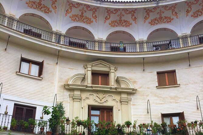 Private tour of Seville highlights - Plaza del Triunfo: the fastest way to spot Seville’s top trio