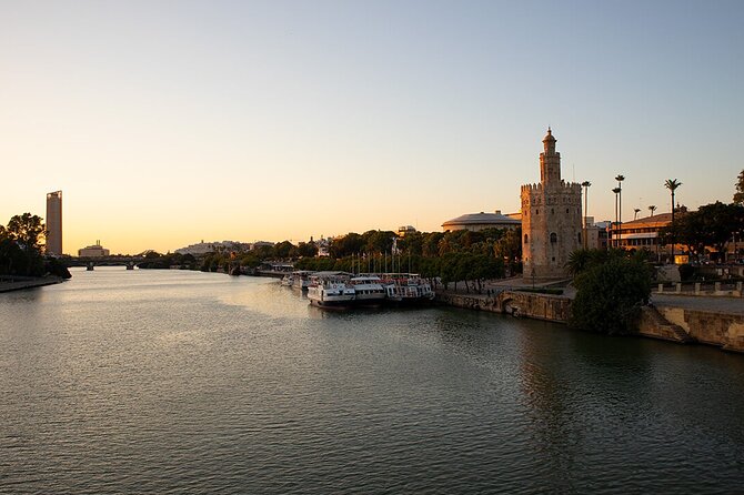 Private tour One day in Seville - Where the day starts: Plaza del Triunfo on foot