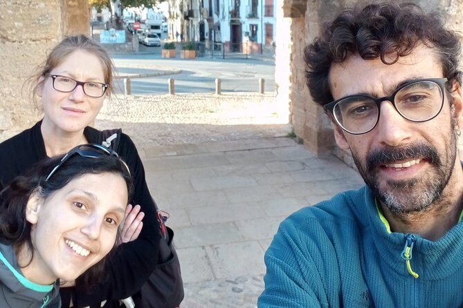 Private Tour Ronda and White Villages - Entering Ronda on Foot: Alameda del Tajo to the New Bridge