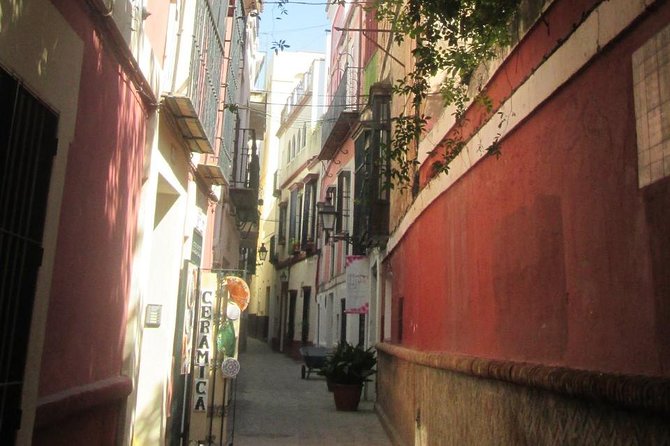 Private tour through the old Jewish neighbourhood. - Barrio Santa Cruz Streets: What You’ll See and Hear