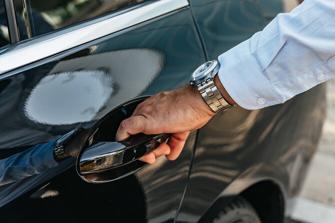 Private Transfer from Seville Airport or Seville Hotels - The Driver’s Flight Tracking Advantage (Delays, Changes, and Stress)