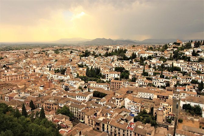 Private transfer from/to Seville to/from Granada with optional stop in Cordoba - Private door-to-door transfer: Seville to Granada without the hassle
