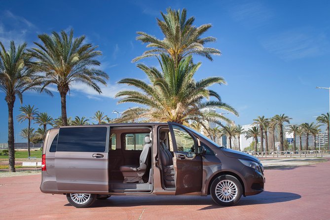 Private transfer from/to Seville to/from Granada with optional stop in Cordoba - Two booking choices: straight transfer or a 3-hour Cordoba stop