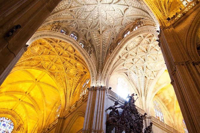 Private visit to the Alcazar and the Cathedral of Seville - Stop 2: Jardines de los Reales Alcázares for a calmer pace