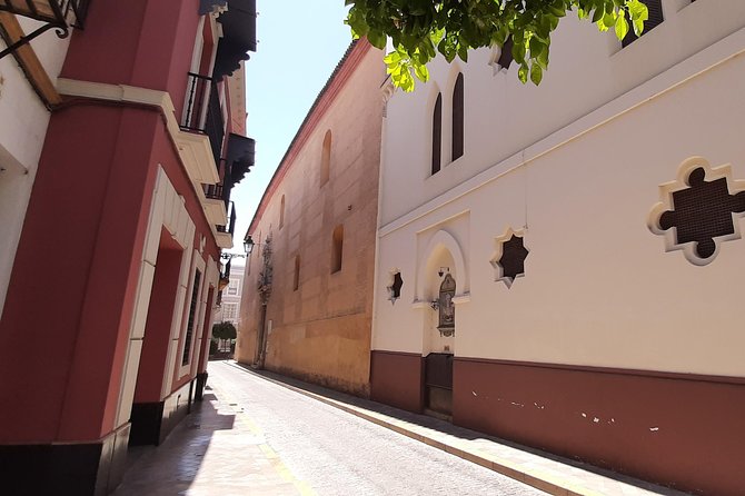 Private visit to the Jewish Quarter of Seville (Sta. Cruz and San Bartolomé Neighborhoods) - Calle Verde and San Bartolomé: a short walk with courtyard energy (about 15 minutes)