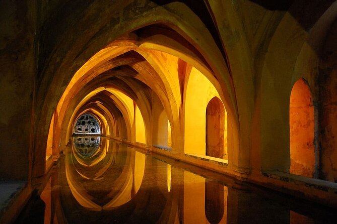Private visit to the Real Alcazar of Seville (tickets included) - Patios and rooms: how to get more value from the photos