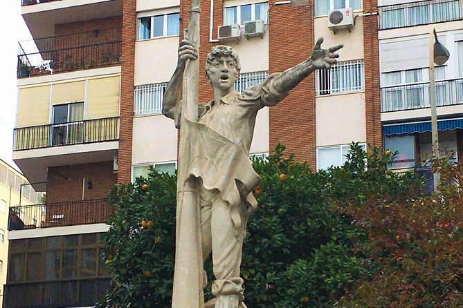 Private walking tour of Triana - Guadalquivir Fair Traditions, Carmen Chapel, and Triana Ceramics