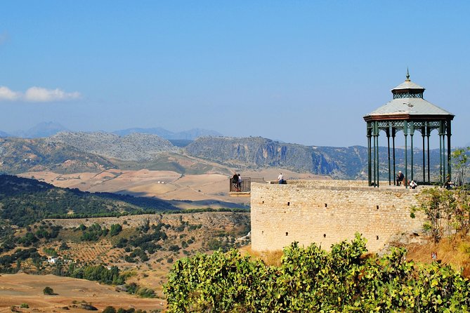 Private White Villages & Ronda Day Tour from Seville - The morning drive: fields, viewpoints, and a calmer pace