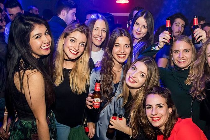 Pub Crawl + Party Night (3 Bars +VIP Entrance to a top Club ) - Skip the Line Energy: Ending at Uthopía Sevilla (Top Club Access)