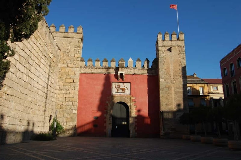 Real Alcázar of Seville Skip-the-Line Private Tour - Plaza del Triunfo start to express security: how the timing works