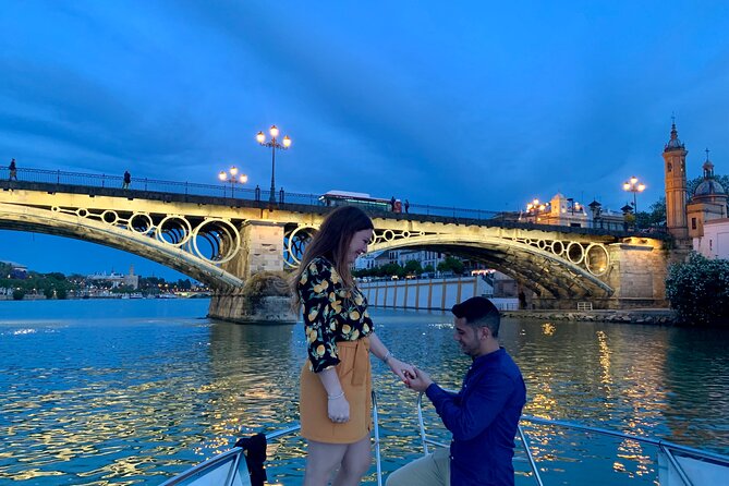 Romantic boat ride 1h (private) - Meeting at Puente de S. Telmo and what happens once you’re onboard
