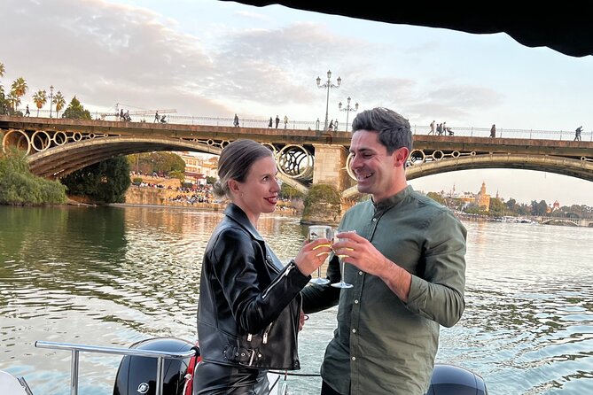 Romantic boat ride 1h (private) - Plaza de España and Torre del Oro: the best moments for photos