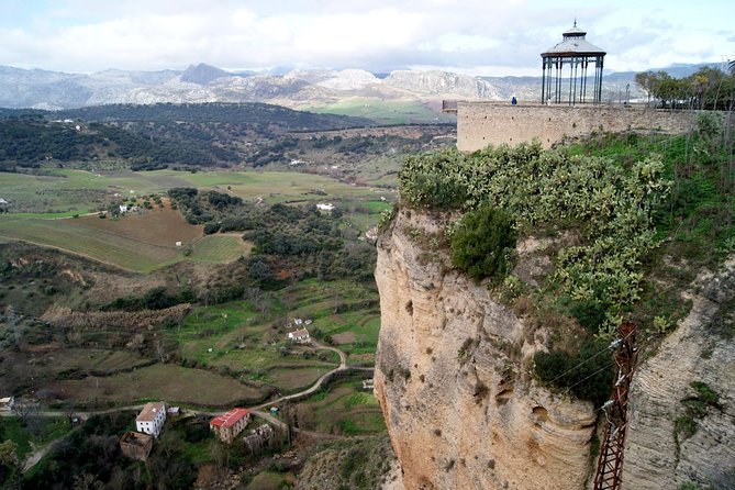 Ronda and White Villages Guided Day Tour from Seville - Grazalema’s White Village streets: your break from cliff drama