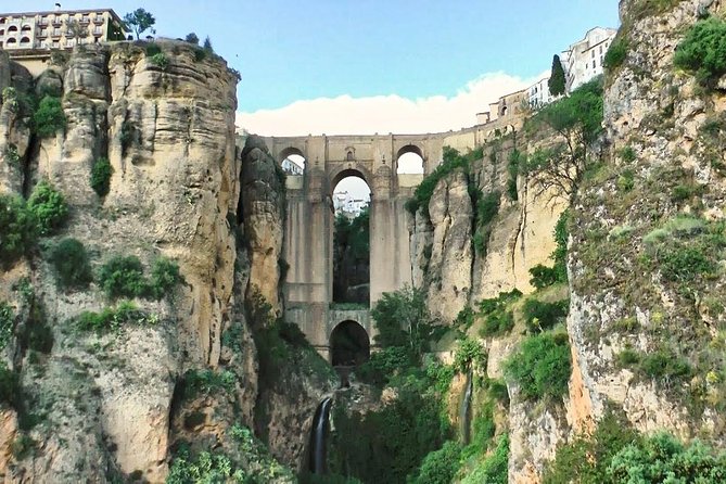 Ronda & White Villages Small Group Tour from Seville - Ronda’s Best Hits: Miradors, Bullring, Puente Nuevo, Old Town