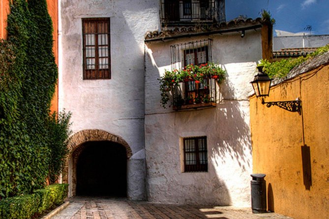 Santa Cruz Jewish Quarter Guided Tour in Seville - Iglesia Colegial del Salvador: the faith-layering moment
