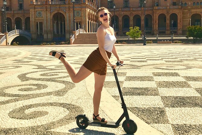 Scooter tour in Seville - Torre Giralda: a minaret turned cathedral bell tower