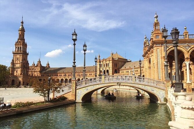 Secretos del Parque María Luisa & Plaza de España Tour en Español - Things to bring so the tour feels easy