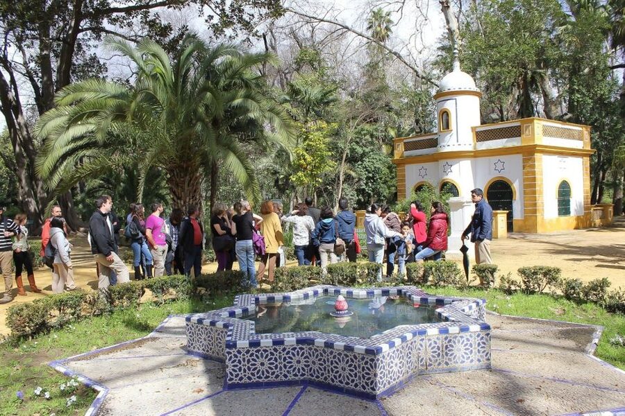 Secrets of Maria Luisa Park and Plaza de Espana - Plaza de América: where the 1929 story starts to click
