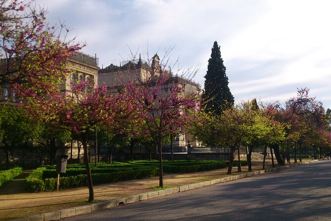 Secrets of Maria Luisa Park and Plaza de España Private Tour - Stop 3: Plaza de America and construction curiosities inside the park