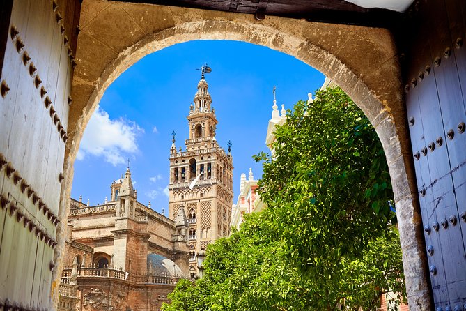Sevilla: Best Monumental Free Walking Tour - How the guide makes the monuments click (without rushing you)