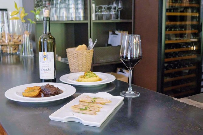 Sevilla Food Tour: Tapas, Wine, History & Traditions - Strolling the historic core and stepping into Santa Maria la Blanca