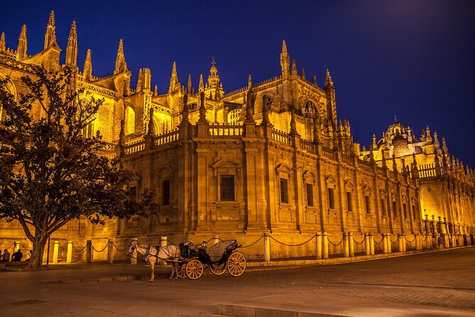 Sevilla: Guided tour to Cathedral and Giralda - What you’ll notice inside: chapels, altarpieces, and the why-behind-the-wow