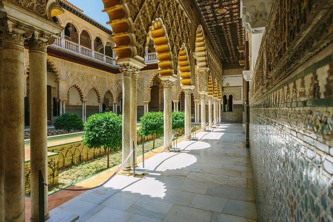 Sevilla: Guided tour to the Alcazar + Cathedral and Giralda - Group size: capped at 25, but Seville doesn’t do quiet