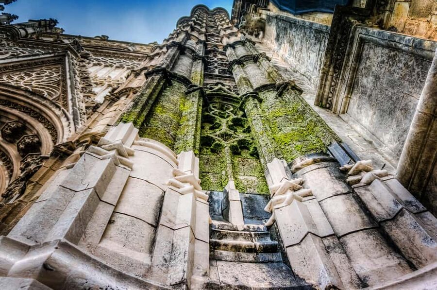 Sevilla Milenaria: legado de judíos, cristianos y musulmanes - Cathedral surroundings and the small details that answer big questions