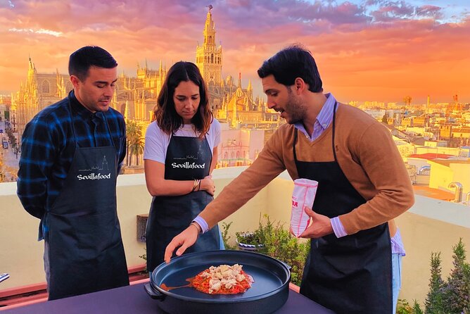 Sevilla: Rooftop Paella Cooking Class & 30-minute expert Q&A - Welcome drink, appetizers, and the pace-setting start