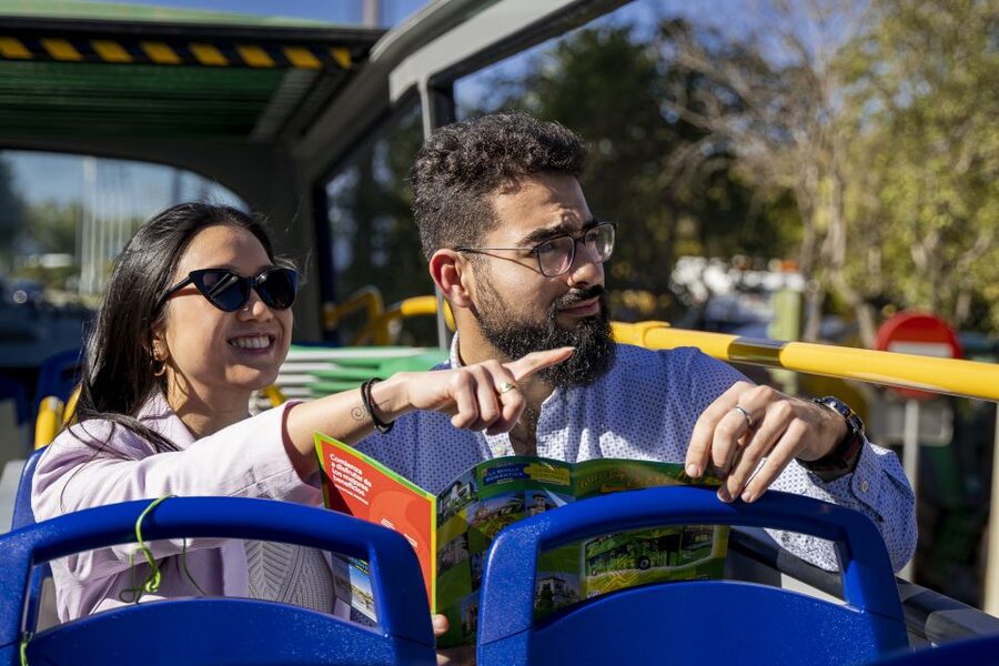 Seville: 2-Day Hop-on Hop-off Bus Ticket - The included walking tours in Santa Cruz and Triana: what they add