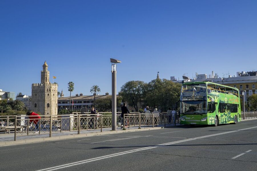 Seville: 2-Day Hop-on Hop-off Bus Ticket - Getting on at Torre del Oro and why the route starts here