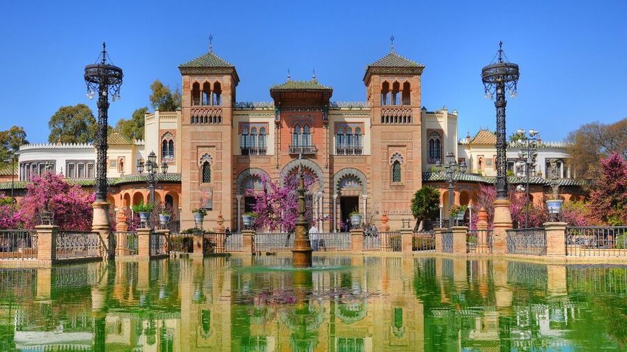 Seville 4-Hour Guided Walking Tour - Alcázar and Plaza de España: two different kinds of grandeur