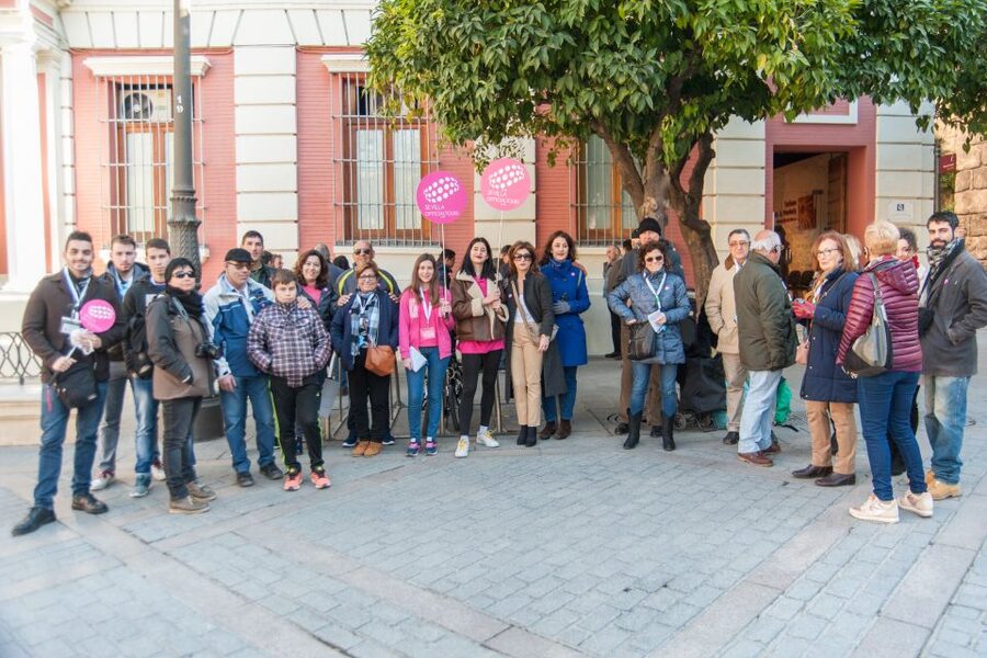 Seville: Alcázar and Cathedral Entry Ticket and Guided Tour - Meeting at Plaza del Triunfo: start on time, not later