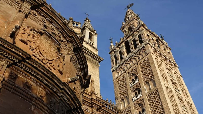Seville: Alcázar, Cathedral, and Giralda Small-Group Tour - Meeting at Naturanda and Getting Oriented Fast