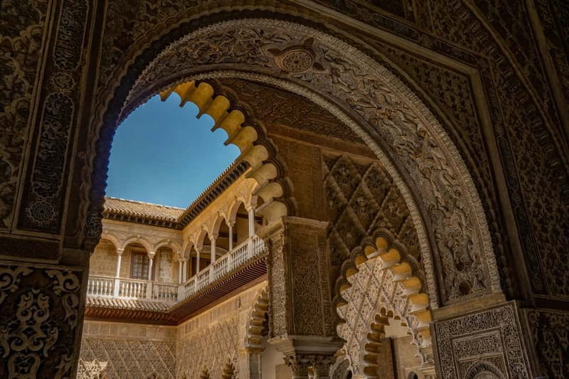 Seville: Alcázar, Cathedral, and Giralda Small-Group Tour - Alcázar of Seville: 1.5 Hours of Palace + Gardens