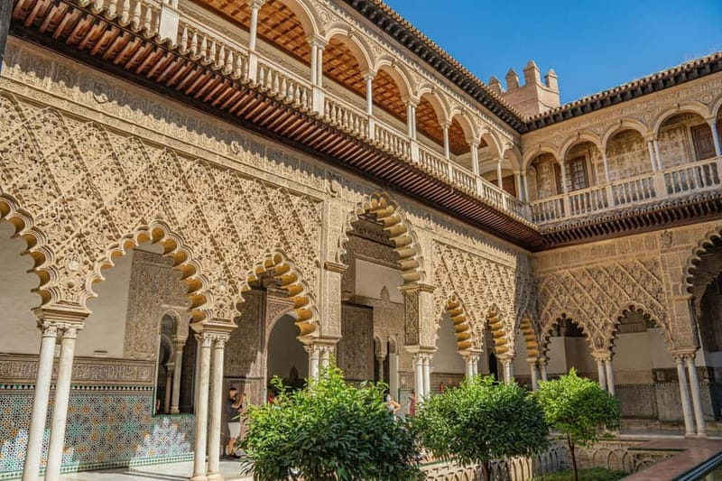 Seville: Alcázar, Cathedral, and Giralda Small-Group Tour - Seville Cathedral: 1 Hour That Actually Feels Like Meaning