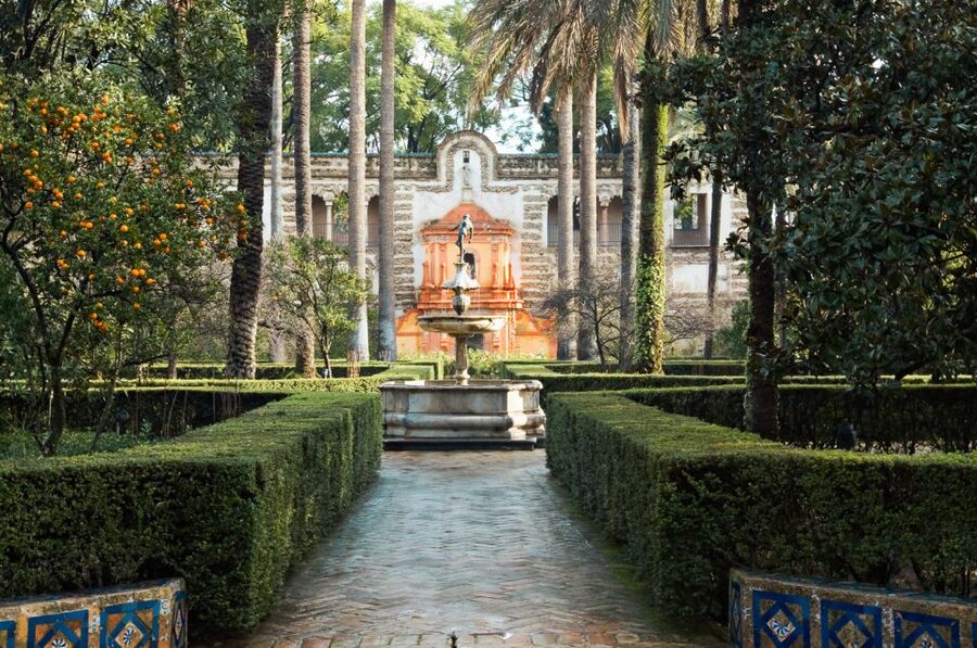 Seville: Alcázar, Cathedral & Giralda Fast Track Guided Tour - Who should book this Alcázar–Cathedral–Giralda fast-track tour