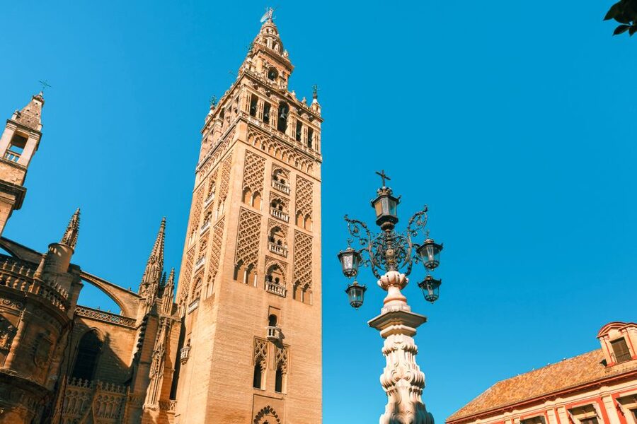 Seville: Alcázar, Cathedral & Giralda Fast Track Guided Tour - The Cathedral stop: UNESCO architecture and the Patio de los Naranjos